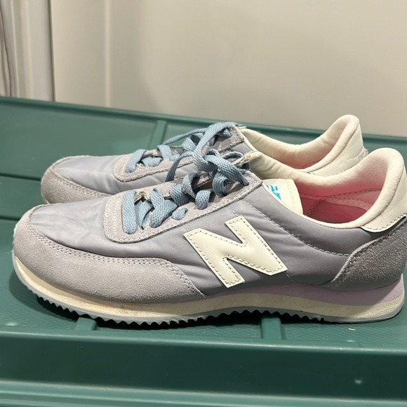 New Balance sneakers - Picture 1 of 3